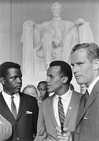 Poitier, Harry Belafonte og Charlton Heston ved marchen mod Washington i 1963