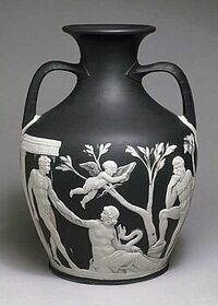 Replika vázy Portland, kolem roku 1790, Josiah Wedgwood and Sons Ltd. V&A Museum
