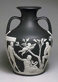 Replika vázy Portland, kolem roku 1790, Josiah Wedgwood and Sons Ltd. V&A Museum
