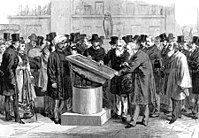 De Steen van Rosetta tentoongesteld in het Museum in 1874.