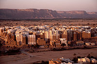 În zonele rurale din Yemen, autoritatea statului este slabă, iar disputele dintre triburi sunt frecvent rezolvate prin violență.  