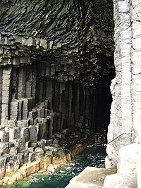 Colonne di basalto nella Grotta di Fingal