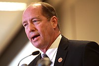 W lipcu 2020 roku republikański przedstawiciel Ted Yoho został skrytykowany zarówno przez demokratów jak i republikanów po nazwaniu Ocasio-Corteza "pieprzoną suką".