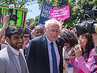 Sanders no rally "Stop the Bans" fora do Supremo Tribunal, Maio de 2019