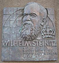 Plakette til ære for Wilhem Steinitz i Josefov-kvarteret i Prag.  