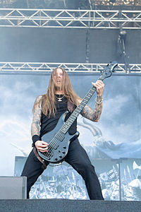 Bassist Ted Lundström im Jahr 2014.