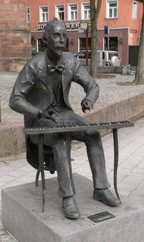F. von Henselto statula jo gimtajame Švabacho mieste