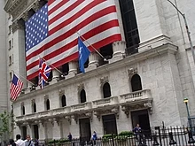 Newyorská burza na Wall Street je s velkým náskokem největší burzou na světě podle tržní kapitalizace kótovaných společností, která v dubnu 2018 činila 23,1 bilionu dolarů.