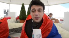 Medien abspielen Aram Mp3 präsentiert sich und das Lied.