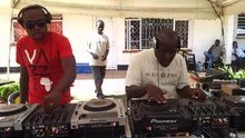 Přehrávání médií DJ vpravo scratchuje.
