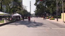 Toista mediaa Ihmiset käyttävät polkupyöriä Mexico Cityssä
