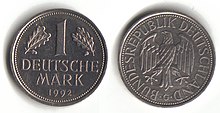 Una moneda de 1 marco alemán de 1992. El marco alemán fue la moneda oficial de Alemania hasta que fue sustituido por el euro en 1999.