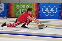 Consegnare una pietra di curling