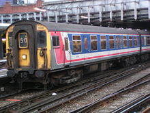 Unidad de clase 411 de South Eastern Trains nº 1586 en London Victoria.  