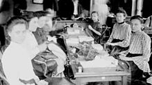 Egy kizsákmányolóüzem az Illinois állambeli Chicagóban 1903-ban
