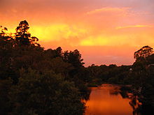 Дим се смесва с облаци над Warrandyte на 8 февруари.  