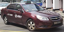 Un taxi berlina Chevrolet Epica di proprietà della SMRT
