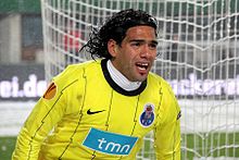 Falcao v zápase Evropské ligy UEFA proti Rapidu Vídeň v sezoně 2010/11 s FC Porto.  