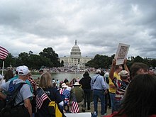 2009 m. rugsėjo 12 d. Arbatėlės protestuotojai užpildo JAV Kapitolijaus vakarinę pievelę ir Nacionalinę alėją.