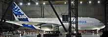 Il primo Airbus A380 completato a Tolosa il 18 gennaio 2005. L'Airbus è un simbolo della globalizzazione dell'economia francese ed europea.