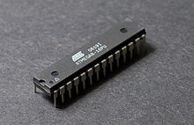 Atmel AVR ATmega8 v 28-pin DIP.
