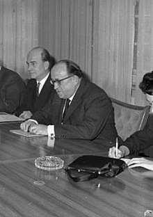 Alfred Müller-Armack (centre) developed the concept of the social market economy