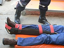 Primo soccorso da parte dei vigili del fuoco.