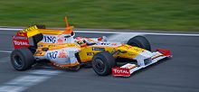 Fernando Alonso kör för Renault F1 2009.