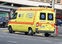 Sanitka ve švýcarském Lausanne. Modrá "hvězda života" je běžným symbolem záchranné služby.