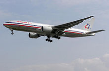 Et American Airlines 777-200 fly lander i London Heathrow Lufthavn.