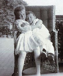 Marea Ducesă Anastasia cu fratele ei Alexei. Prin amabilitate: Biblioteca Beinecke.  
