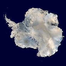 O imagine compozită din satelit a Antarcticii