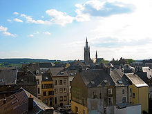Centro de Arlon con el campanario de la iglesia de San Martín