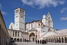 A Basílica de São Francisco mostrando a entrada para a Igreja Inferior.