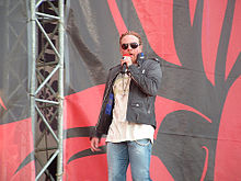 Axl Rose z Guns N' Roses zpívá na pódiu na festivalu Download v Donington Parku v Anglii v roce 2006.