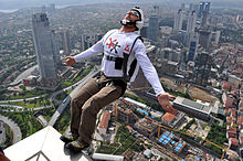 BASE Jumping dalla Torre Zaffiro, Istanbul.
