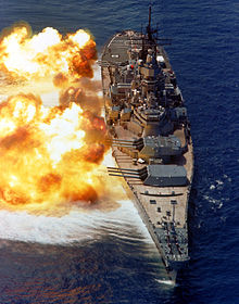 Ognjena moč bojne ladje, ki jo je leta 1984 prikazala ladja USS Iowa