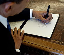 Były prezydent Stanów Zjednoczonych, Barack Obama, jest leworęczny