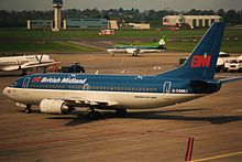 Een British Midland Boeing 737-300 op Dublin Airport in 1994.