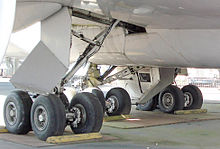 Prototype 747's hovedundervogn. Den har 16 hjul.  