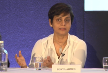 Bonya Ahmed spricht 2018 in London.