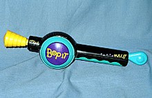 Den originale Bop It, udgivet i 1996.  