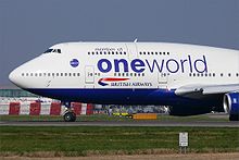 Самолеты British Airways в ливреях Oneworld.