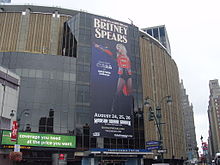 Madison Square Garden fasadas iš Aštuntosios aveniu, 2009 m. rugpjūčio 26 d.