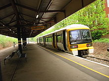 Unidad de la clase 466 de Southeastern nº 466018 en la estación de tren de Bromley North.  