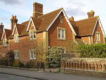 Casas de ladrillo y teja en Beaulieu, Inglaterra  