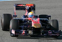 Sébastien Buemi testează Toro Rosso STR5 în timpul testelor de pre-sezon de pe circuitul de la Jerez.