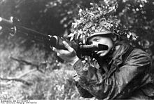 Nemški Fallschirmjäger s svojim FG 42.