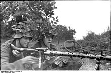 Nemški vojaki z MG 34 v Franciji, 1944.