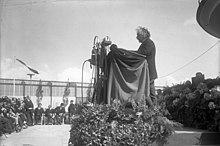 Einstein opens the 1930 Radio Exhibition